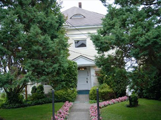 Exterior & Flowers - Grandview Bed & Breakfast - Astoria, Oregon