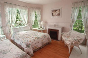 Iris Garden Room - Grandview Bed & Breakfast - Astoria, Oregon
